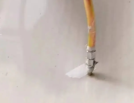 沿河瓷砖空鼓维修公司专业解答在瓷砖铺贴过程中，如果使用的砂料过粗（如全部使用了粗砂），可能会导致以下问题